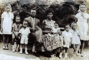 30-1963-Family-with-Dr.-Theresia-Atanga-Wansi-as-Baby